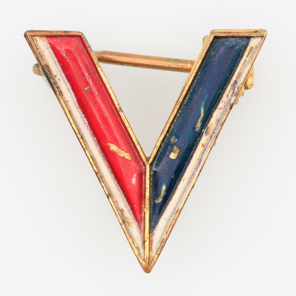 WWII Accessocraft V for Victory Enamel Sweetheart Pin Red White Blue 1940s